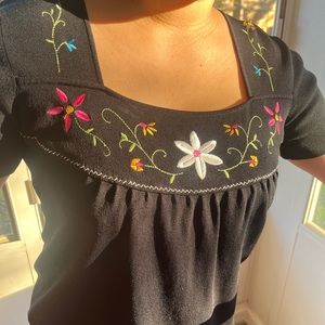 Large - XL beautiful knit floral top